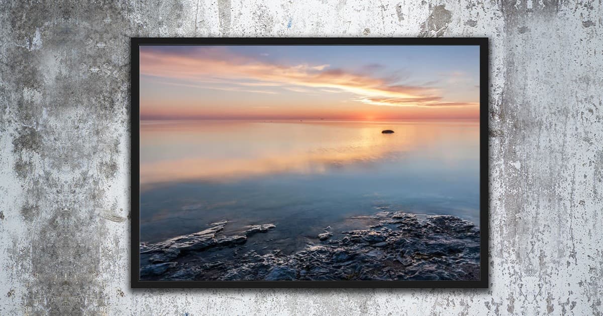 Soluppgång över havet vid en obruten horisont, Gammelgarn, Gotland